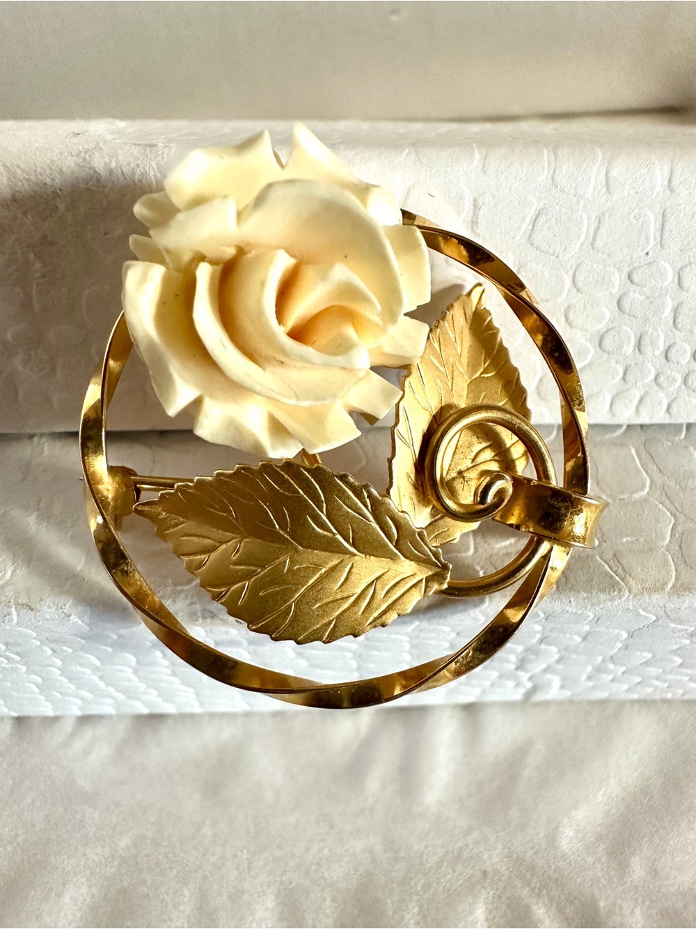 VTG Signed KL 12K Gold Filled Ivory Rose Wreath Leaf
